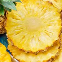Fresh pineapple slices, source of bromelain